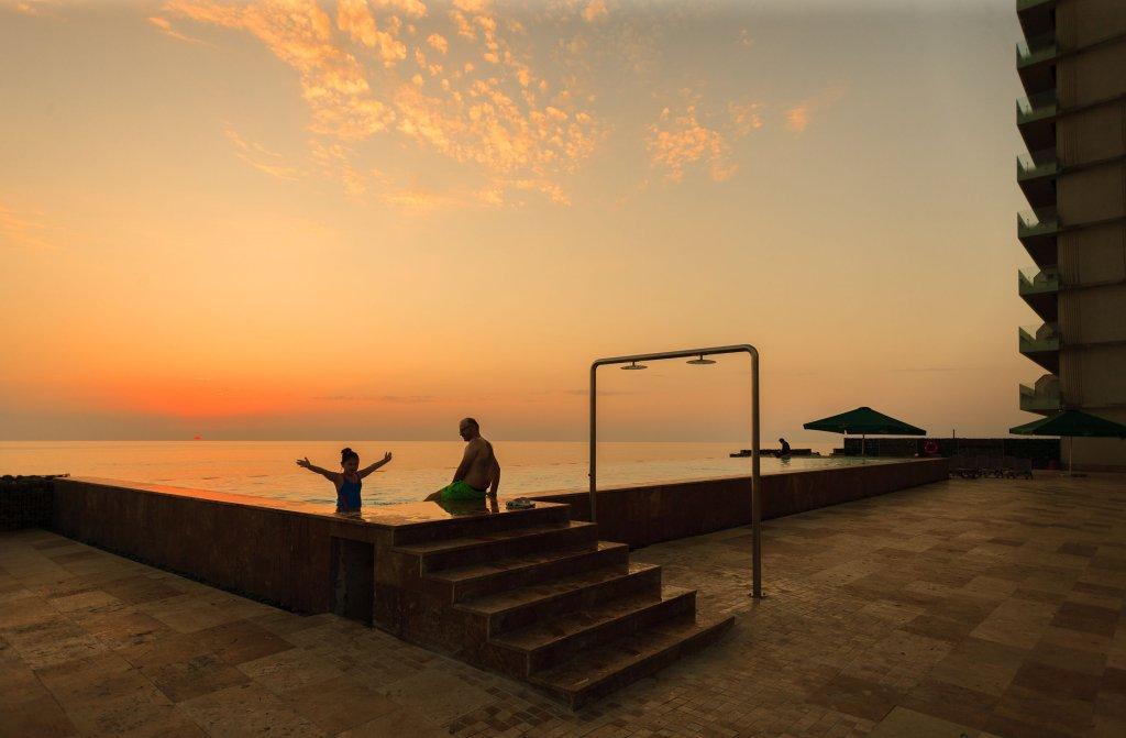 Miramare Magnetic Beach Hotel Kobuleti Bagian luar foto